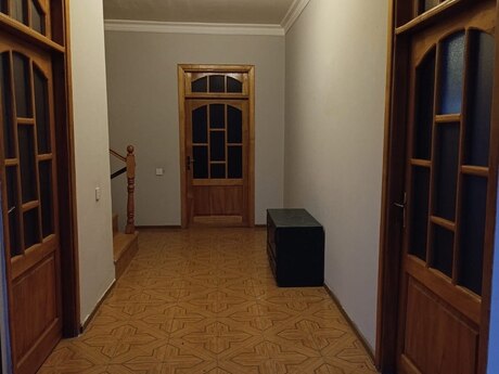 6 otaqlı həyət evi/bağ evi - Mərdəkan q. - 197 m²