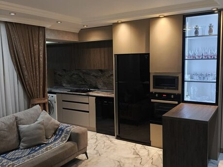 3 otaqlı köhnə tikili - Elmlər Akademiyası m. - 70 m²