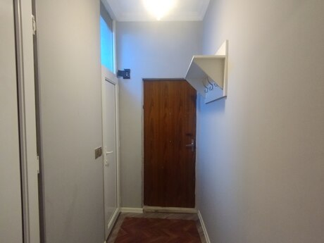 2 otaqlı köhnə tikili - 8 Noyabr m. - 50 m²