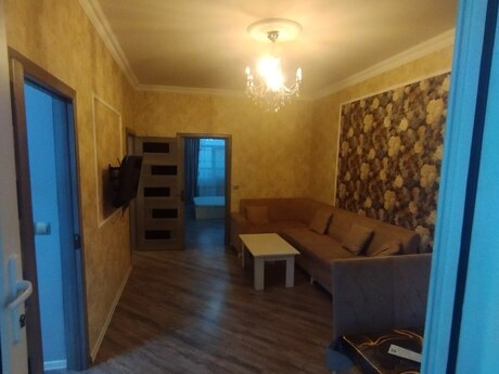2 otaqlı köhnə tikili - 8 Noyabr m. - 50 m²