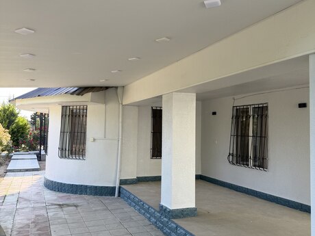 6 otaqlı həyət evi/bağ evi - Qala q. - 200 m²