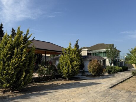 6 otaqlı həyət evi/bağ evi - Qala q. - 200 m²