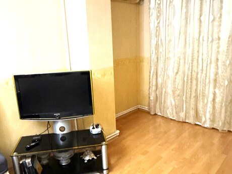 3 otaqlı köhnə tikili - Neftçilər m. - 72 m²