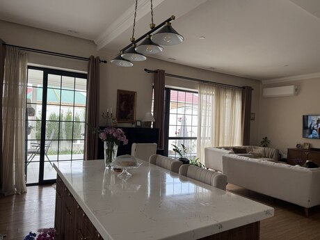 5 otaqlı həyət evi/bağ evi - M.Ə.Rəsulzadə q. - 220 m²