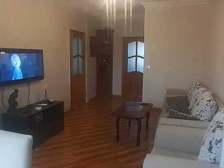 3 otaqlı köhnə tikili - 8 Noyabr m. - 70 m²