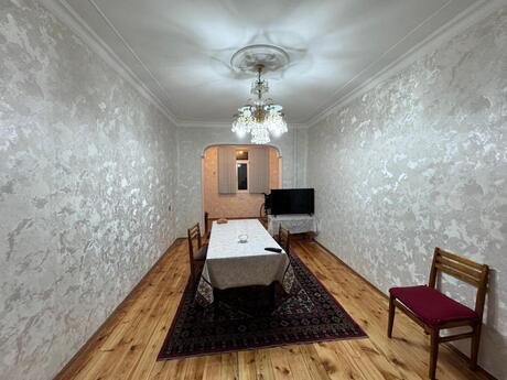3 otaqlı köhnə tikili - 7-ci mikrorayon q. - 85 m²