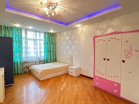 4 otaqlı yeni tikili - 28 May m. - 220 m²