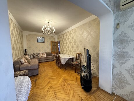 3 otaqlı köhnə tikili - Bakıxanov q. - 80 m²