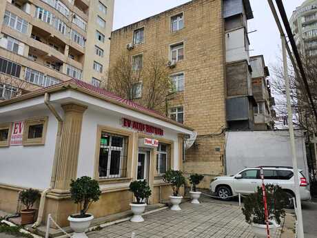 3 otaqlı köhnə tikili - İnşaatçılar m. - 70 m²