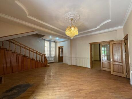 9 otaqlı həyət evi/bağ evi - Nərimanov r. - 600 m²