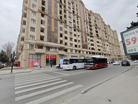 3 otaqlı yeni tikili - Bakıxanov q. - 124 m²