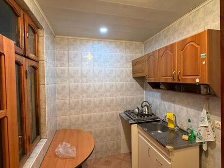 3 otaqlı köhnə tikili - Azadlıq Prospekti m. - 75 m²