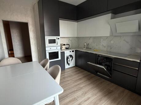 4-комн. новостройка - м. 8 ноября - 200 м²