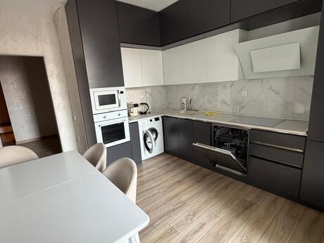 4-комн. новостройка - м. 8 ноября - 200 м²