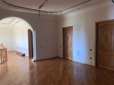 7 otaqlı həyət evi/bağ evi - Bakıxanov q. - 307 m²