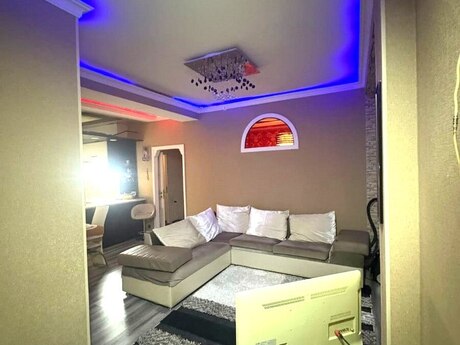 Elan №6145950 - Bakı, Bayıl q., 2 otaqlı, 70 m², 3/5 mərtəbə