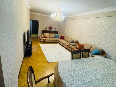 Elan №5881587 - Bakı, Səbail r., 3 otaqlı, 135 m², 9/18 mərtəbə