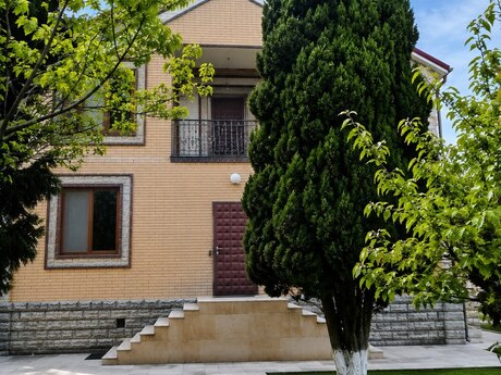 7 otaqlı həyət evi/bağ evi - Novxanı q. - 360 m²