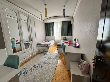 3 otaq · 125 m² · 4/17 mərtəbə, Azadlıq Prospekti