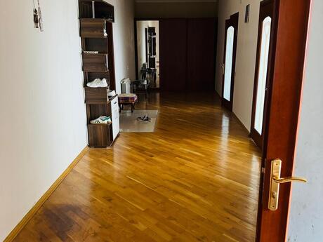 Аренда: 3-комнатная квартира, 160 м², 28 May: 230 ₼/мес 2