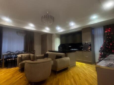 4 otaqlı yeni tikili - Əhmədli m. - 141 m²