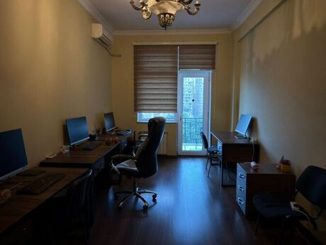 4 otaqlı mənzil, 198 m², 28 May: 655 000 ₼ 2