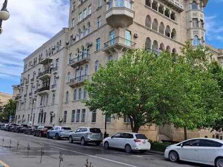 Elan №6147984 - Bakı, İçəri Şəhər m., 3 otaqlı, 100 m², 3/5 mərtəbə