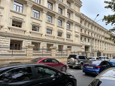 Участок - м. Элмляр Академиясы - 4.5 сот