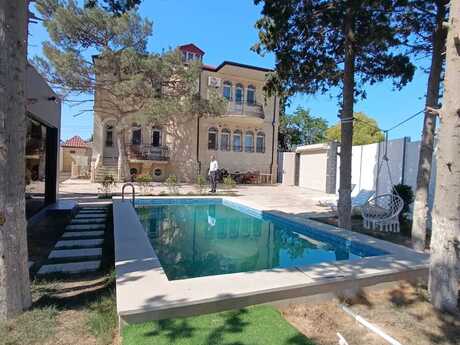 6 otaqlı həyət evi/bağ evi - Şüvəlan q. - 360 m²