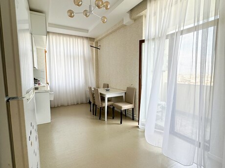 3-комнатная квартира, 125 м², 8 Noyabr: 380 000 ₼ 3