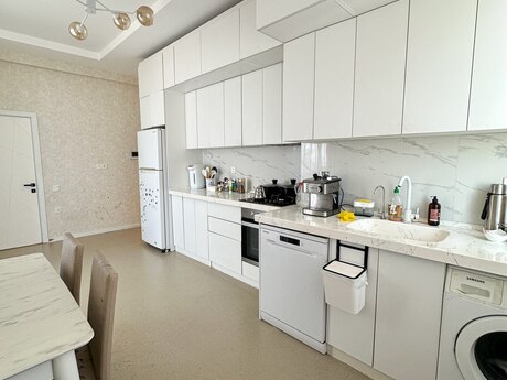 3-комнатная квартира, 125 м², 8 Noyabr: 380 000 ₼ 2