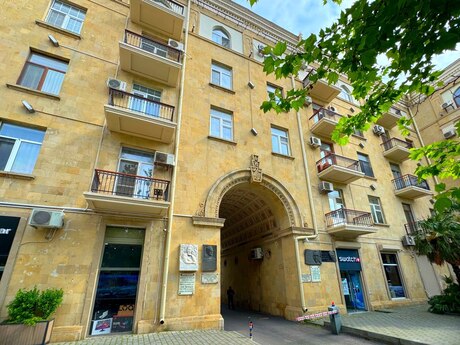 Elan №6149917 - Bakı, 28 May m., 3 otaqlı, 80 m², 2/5 mərtəbə