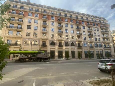 Elan №6149984 - Bakı, Ağ şəhər q., 200 m²