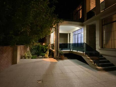 5 otaqlı həyət evi/bağ evi - Badamdar q. - 333 m²