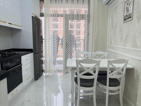 3 otaqlı mənzil, 106 m², 28 May: 400 000 ₼ 2