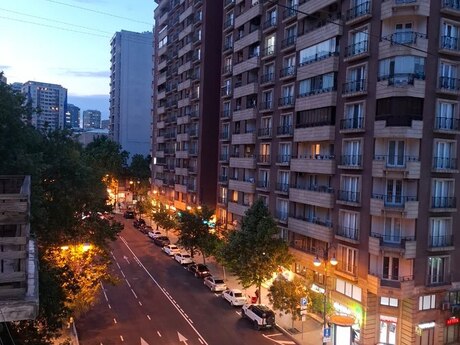 Elan №6151353 - Bakı, 28 May m., 2 otaqlı, 60 m², 5/6 mərtəbə