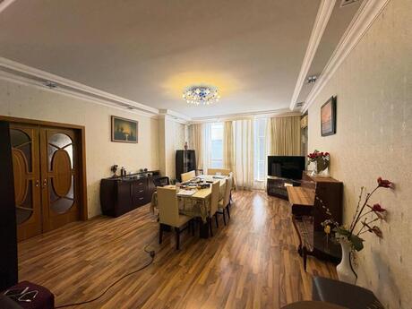 Elan №6151952 - Bakı, Şah İsmayıl Xətai m., 4 otaqlı, 171.5 m², 7/12 mərtəbə