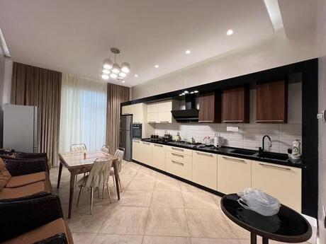 5 otaqlı həyət evi/bağ evi - Şüvəlan q. - 400 m²