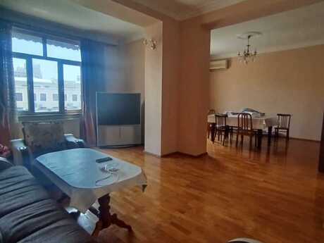 Elan №6154899 - Bakı, Elmlər Akademiyası m., 5 otaqlı, 207 m²