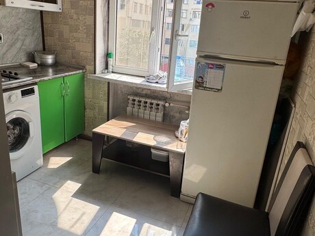 2 otaqlı köhnə tikili - İnşaatçılar m. - 56 m²
