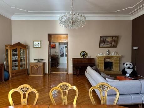 Elan №6155373 - Bakı, Səbail r., 4 otaqlı, 210 m², 3/4 mərtəbə