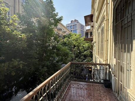 Elan №6155451 - Bakı, Sahil m., 3 otaqlı, 111 m², 2/3 mərtəbə
