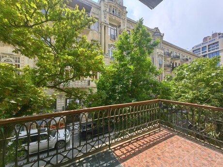 Elan №6155479 - Bakı, Sahil m., 3 otaqlı, 110 m², 2/3 mərtəbə