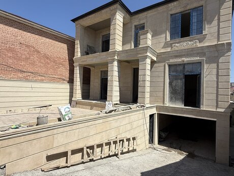 6 otaqlı həyət evi/bağ evi - Azadlıq Prospekti m. - 390 m²