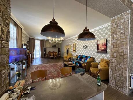 5 otaqlı həyət evi/bağ evi - Şüvəlan q. - 240 m²