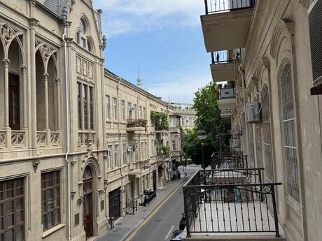 Объявление №6156777 - Баку, м. Ичеришехер, 2-комн., 60 м², 2/3 этаж