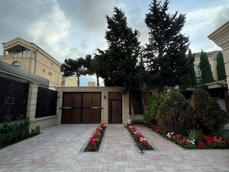10 otaqlı həyət evi/bağ evi - Elmlər Akademiyası m. - 550 m²