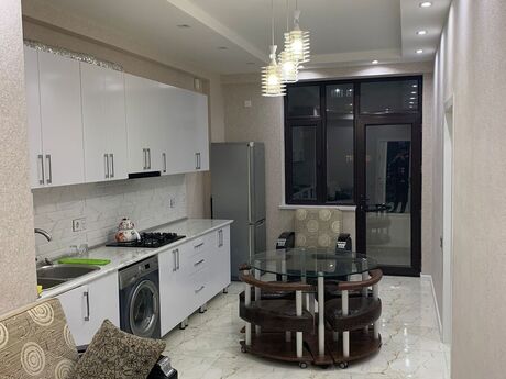 3-room apartment for rent, 100 m², 8 Noyabr: 950 ₼/mo 2
