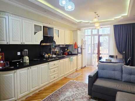 3-комн. новостройка - Ясамальский р. - 116 м²