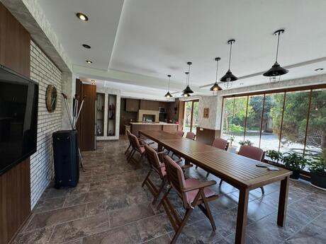 8 otaqlı həyət evi/bağ evi - Buzovna q. - 450 m²